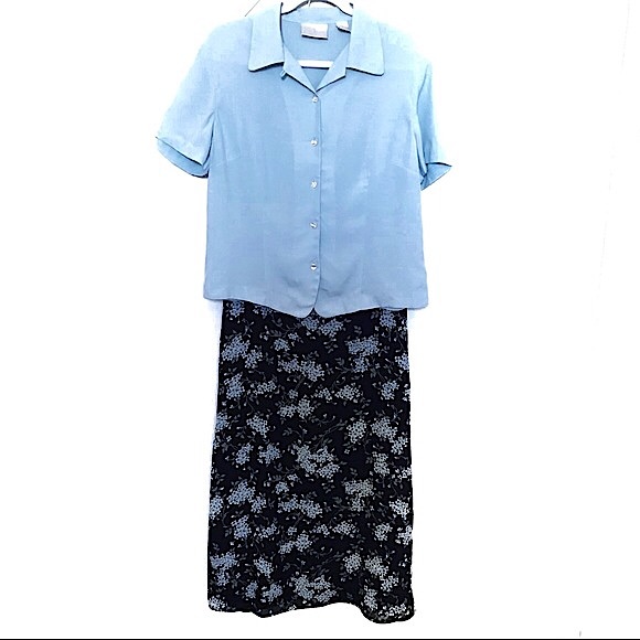 Liz Claiborne 10 Blue blouse Short Sleeve finished bottom to wear untucked - Picture 8 of 9